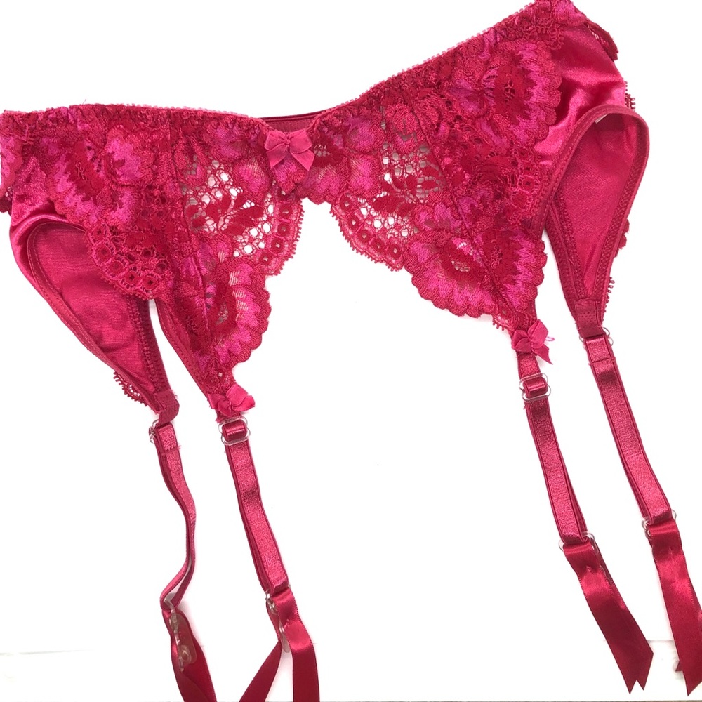 NWOT Vintage Victoria’s Secret Adjustable Garter Belt